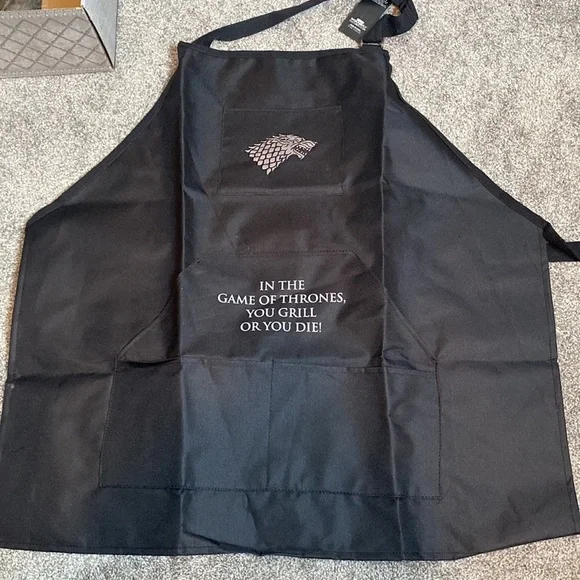 Game of Thrones Blanket & Box Contains-Apron, Banner, Banner Pin, Vinyl Bust NEW - Picture 5 of 13